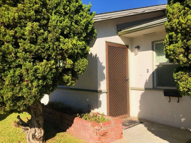Building Photo - 5881 Fullerton Ave Unit 5881-B