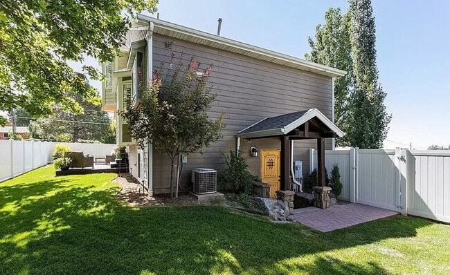 Photo - 31 W Mutton Hollow Rd