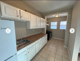 Photo - 2909 Baker St