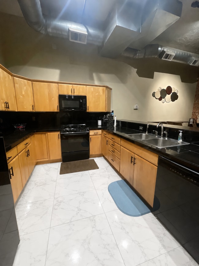 Building Photo - One-of-a-Kind Tejon Street Condo in Unbeatable Location! No Utility Setup Required!