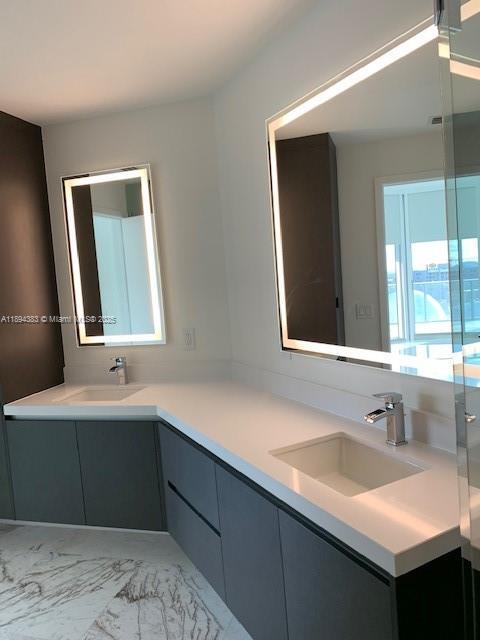 Photo - 851 NE 1st Ave Unidad 1704