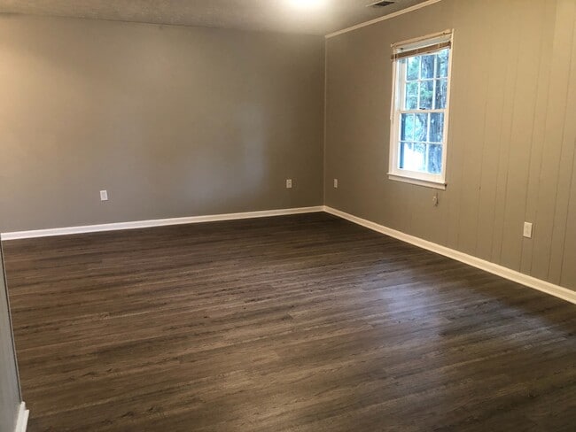 Building Photo - 515 Chateau Dr SE Unit 01