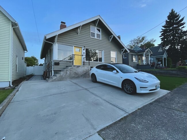 2 car driveway, EV charging - 1227 7th St