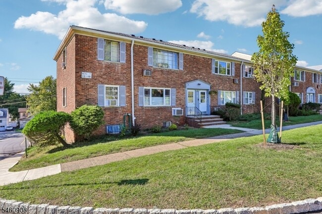 Photo - 12 Wedgewood Dr Unit 13