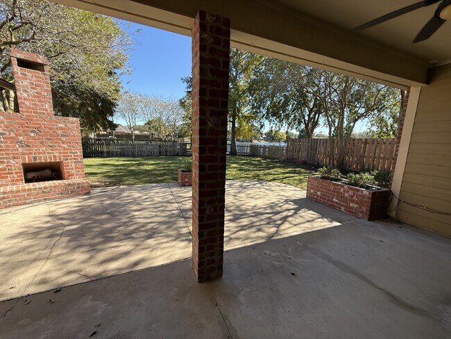 Photo - 103 Lakeshore Dr