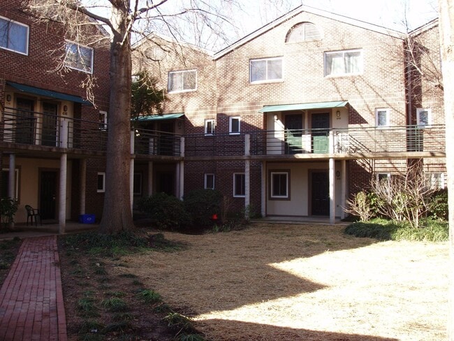 Building Photo - Chapel Hill /Chancellors Square Condo