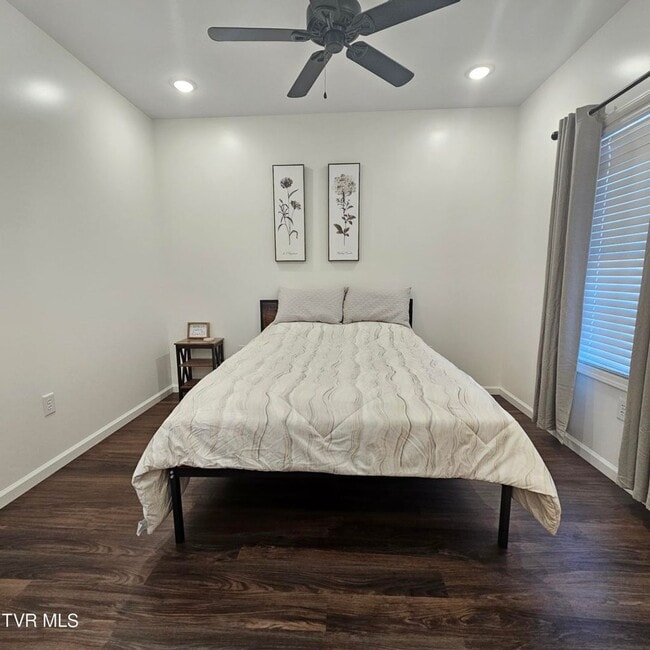 Photo - Modern 2-bedroom, 2 bathroom apartment convienent location
