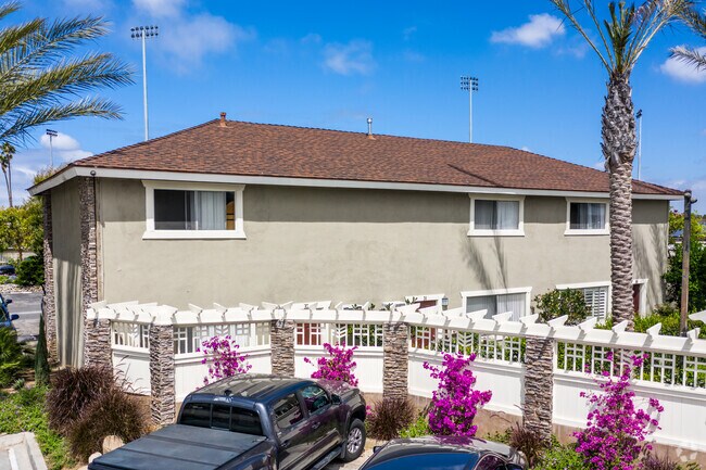 Americana Apartments