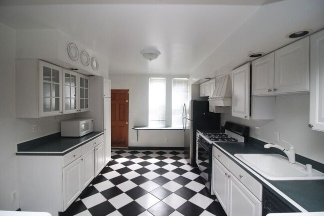 Building Photo - 813 S Potomac St