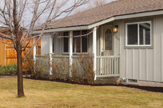 Photo - 1444 NW Canyon Dr