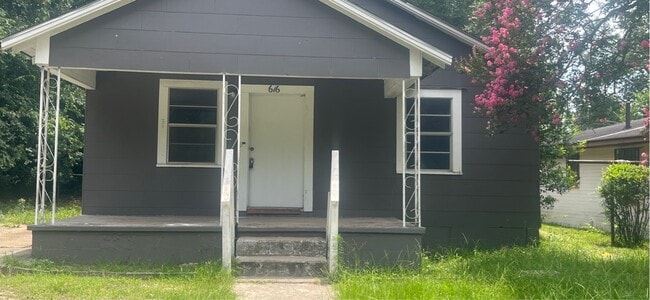 Building Photo - 616 Cherry Ave Unit 1