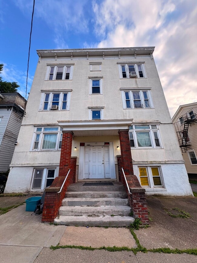 Building Photo - 58 Noxon St Unit 10
