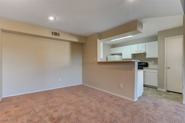 Building Photo - 1150 N Buffalo Dr Unit 2037