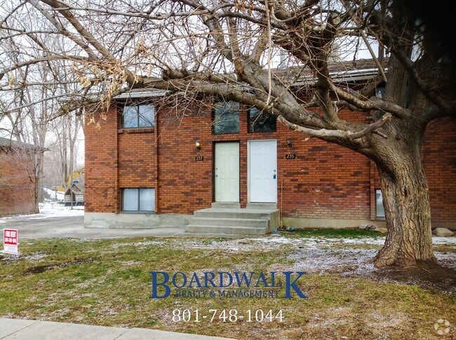 Building Photo - 233/235 E Julie Anna Drive Unit 235 E Julie Anna (upper ) Rental