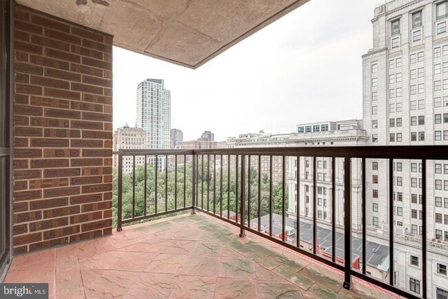 233 S 6th St Unit 1602L