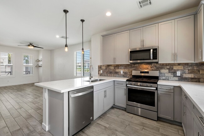 Photo - 3030 N 38th St