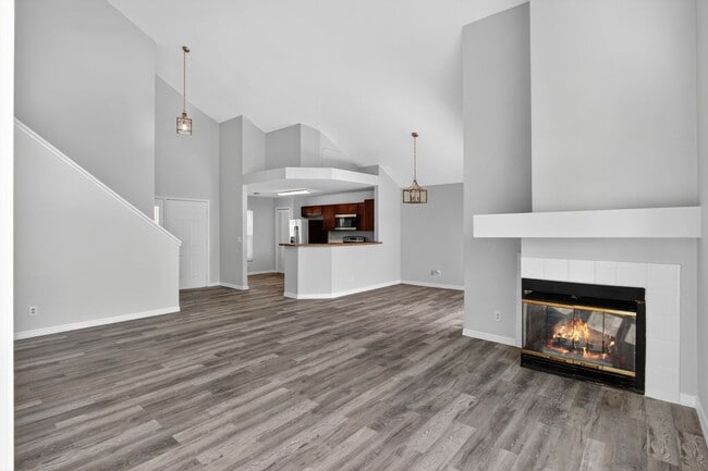 Photo - 250 Lakebreeze Cir