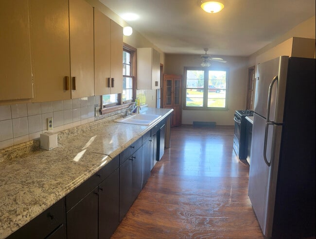 Photo - 2581 E Main St