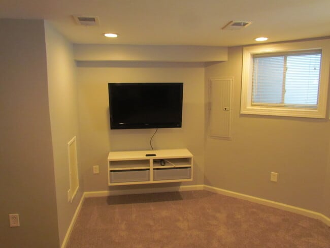 Building Photo - 130 V St NW Unit 130 V Street NW Rental