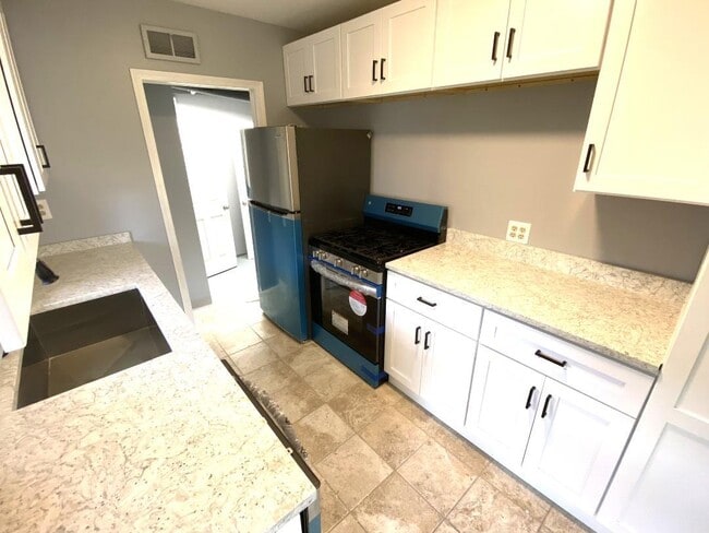 Photo - 255 Oak St