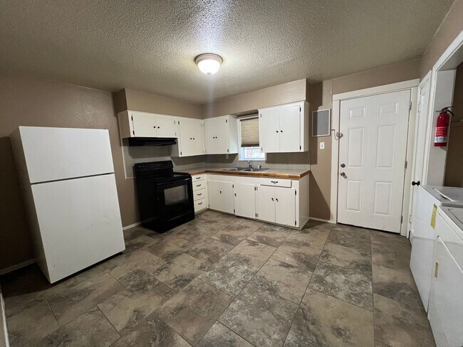 Photo - Lovely 2 Bedroom 1 Bath Home!