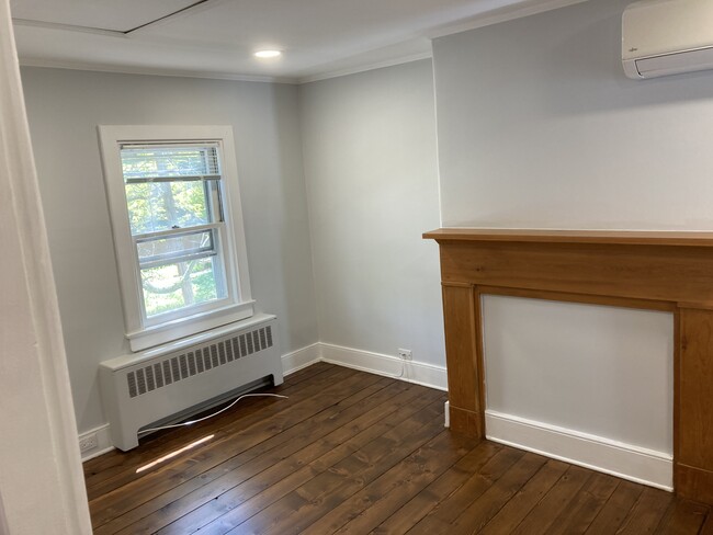 Building Photo - 21 MacLean St Rental