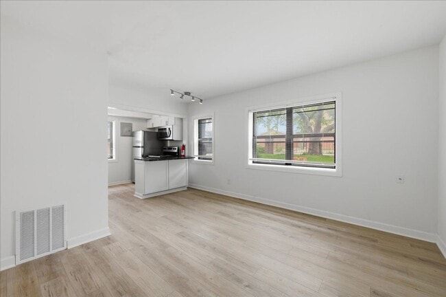 Photo - 306 E 19th St Unit 306 E 19th St - 1B