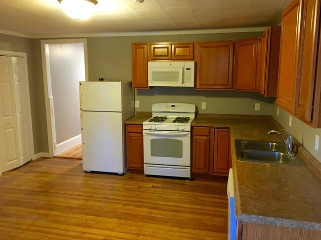 31-33 Pleasant St Unit 3