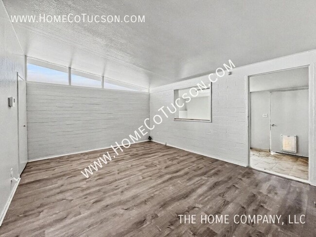 Photo - 118 W 5th Ave