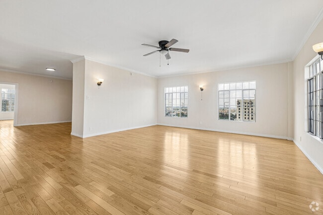 Chateau Nob Hill Apartments