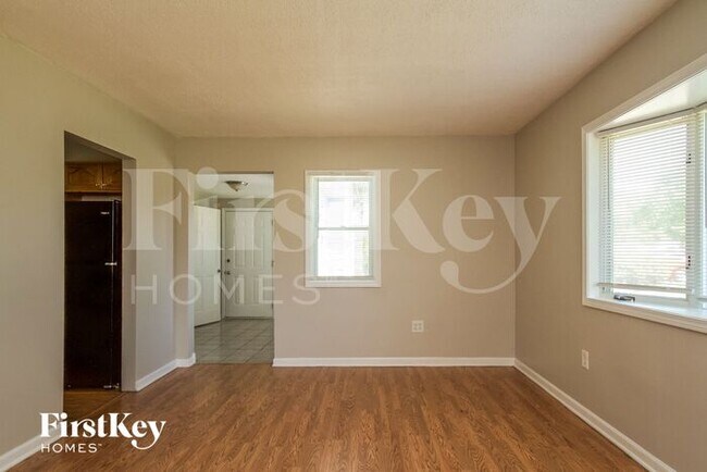 Photo - 201 W 10th St