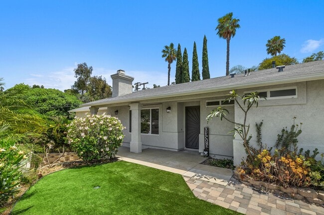 Building Photo - Beautiful 5 Bed, 2 Bath with Large Yard in Mount Helix!!
