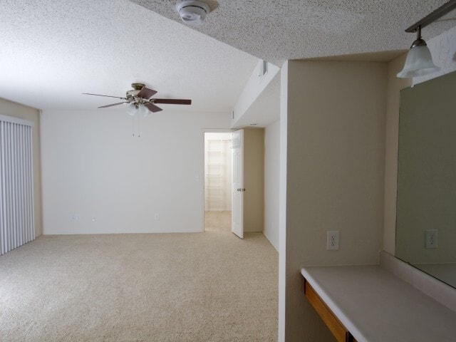 Building Photo - Seasons 3