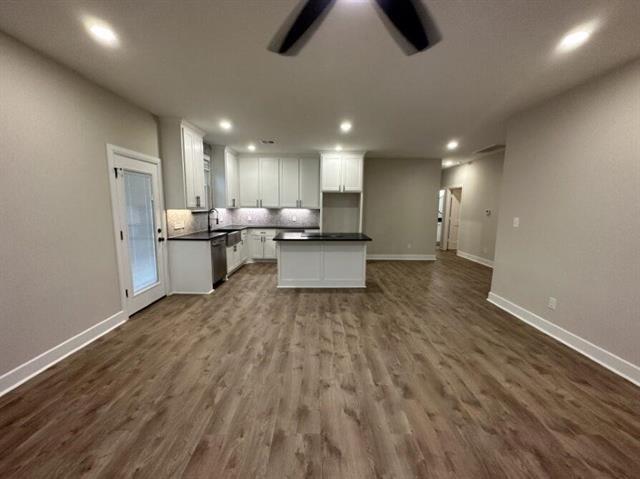 914 W Baker St