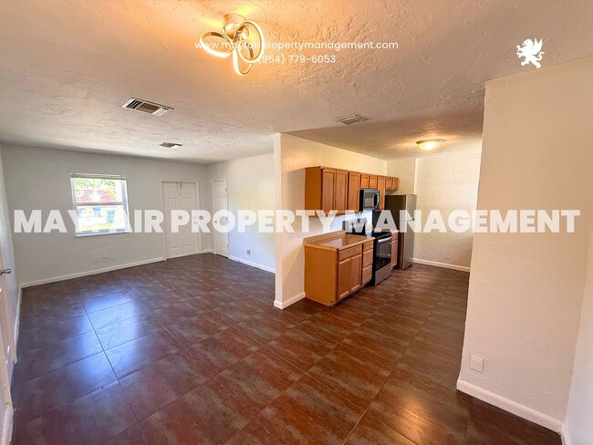 Building Photo - 1642 NW 13th Ct