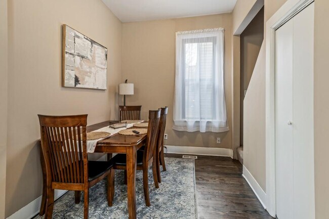 Photo - 3 bedroom in Chicago IL 60657