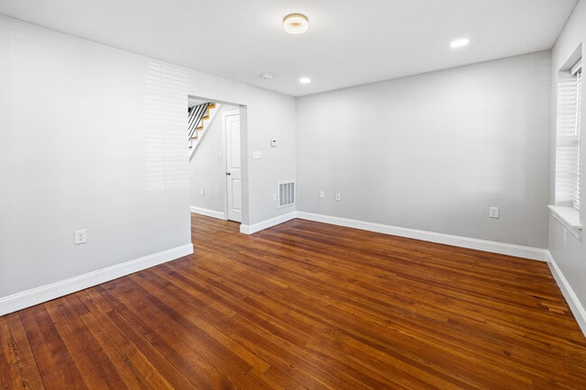 733 E Elm St