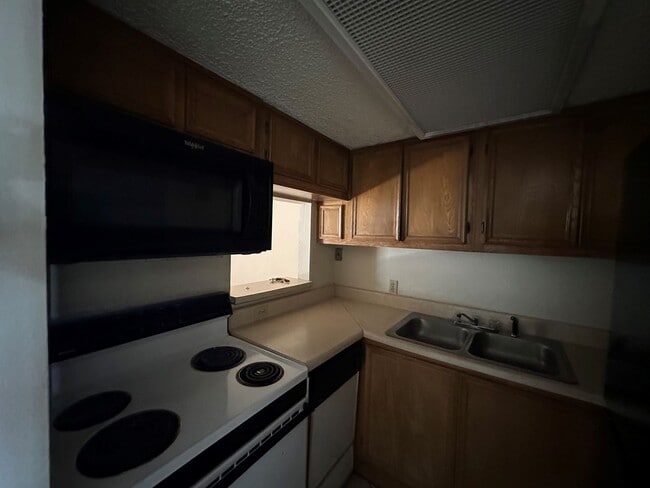 Photo - 1/1 Apartment in Hyde Park Unit 203