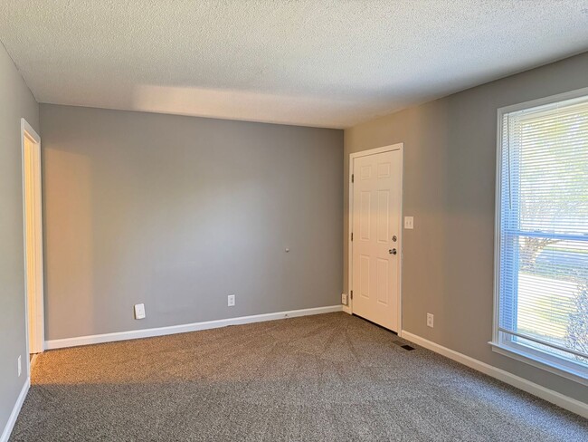 Photo - 3 Bedroom/1 Bath near shopping off Wilma R...