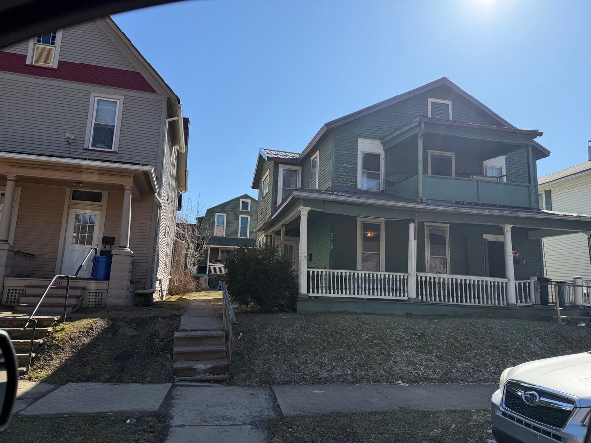 Photo - 203 W Front St