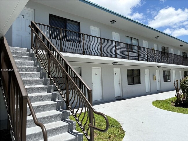 Building Photo - 4444 SW 67th Ave Unit 25