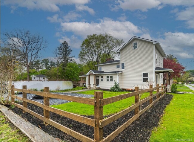 Photo - 4407 Albany Post Rd