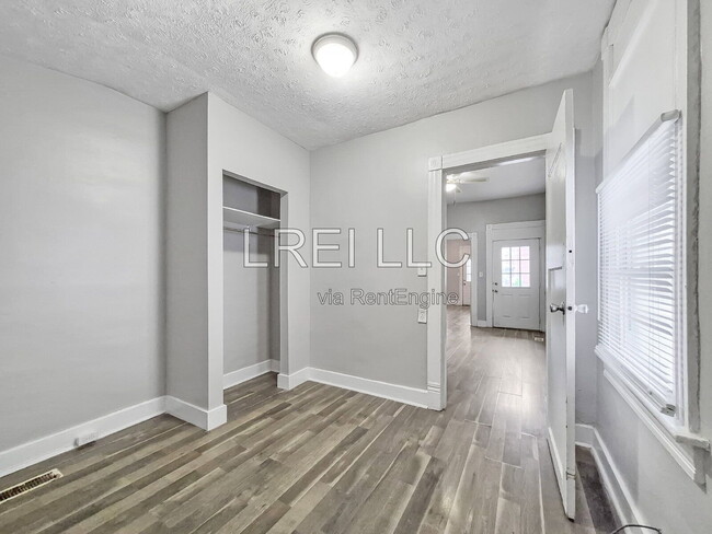 1920 Bank St