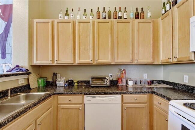 Photo - West Campus Complex For Lease Aug 2026! Unit All