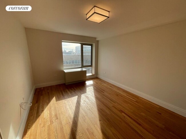 Photo - 885 Grand St