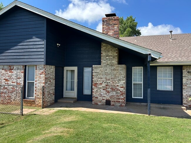 Photo - 607 N Robin Way