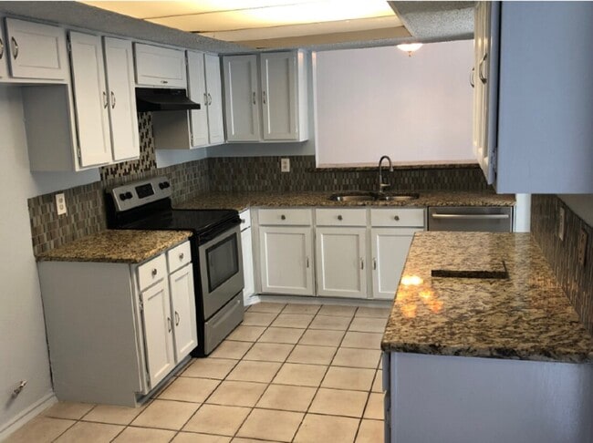 Photo - 2207 Heritage Cir