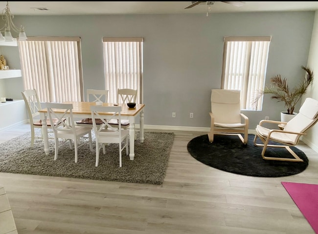 Photo - 929 Plantain Lily Ave