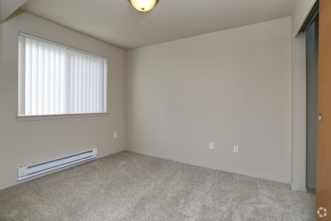 2BR, 1BA - 703 SF