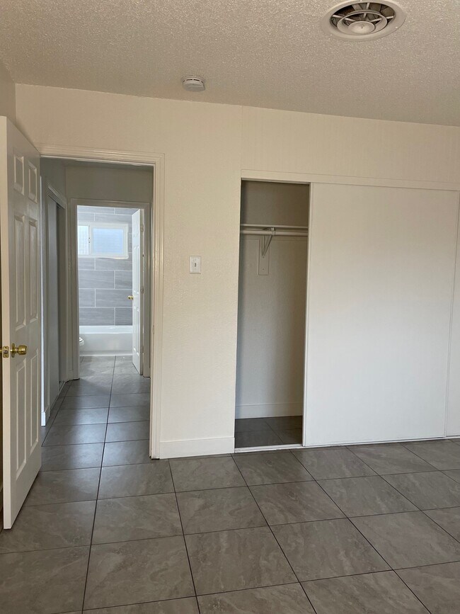 Photo - 2106 Daley St